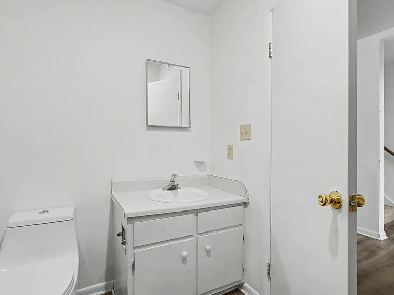 3890 Staffordshire Ln — Photo 4