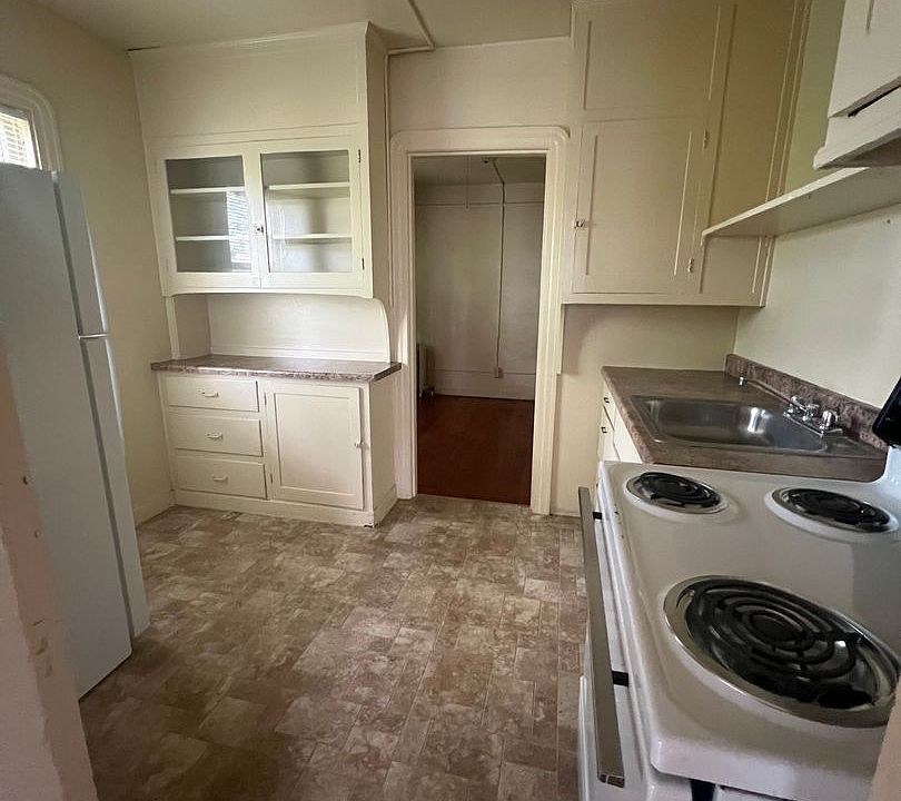 2nd image of 1120 Pine St APT 301