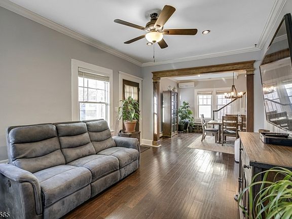4th image of 32 Brookwood Dr