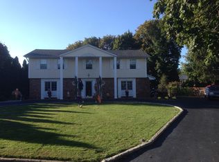 41 Meadow Rue Ln, East Northport, NY 11731