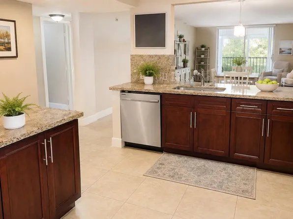 5574 Witney Drive #206, Delray Beach, FL 33484