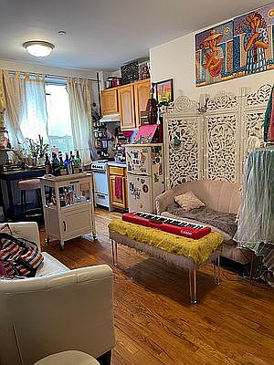3rd image of 218 1st Ave #2