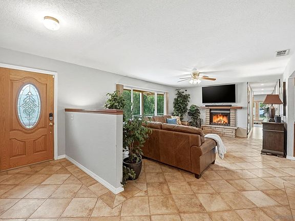 4th image of 19170 Paradise Mountain Rd