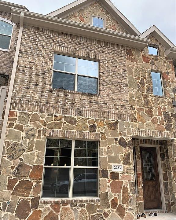 1st image of 2933 Sheridan Dr