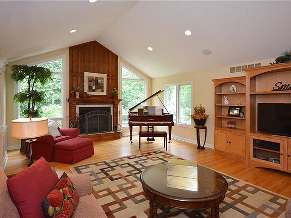 3rd image of 7311 Eagle Crest Dr