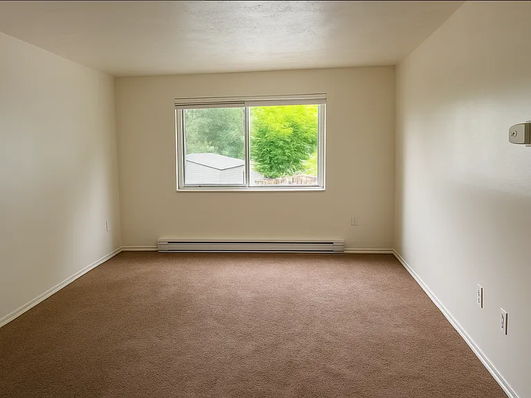 738 Adams St — Photo 2