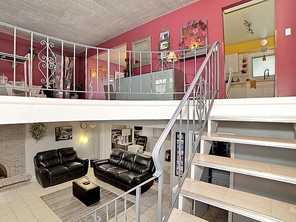 Entryway views to upper and lower level!
