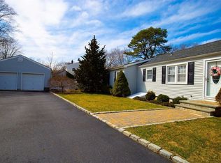 116 Oliver St, Holbrook, NY 11741