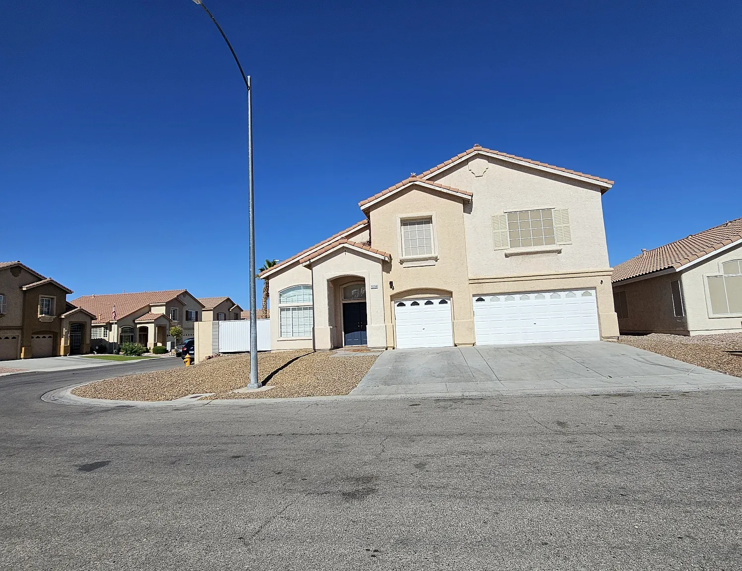 5 bed, 3203 sqft, $3,950 — Photo 1