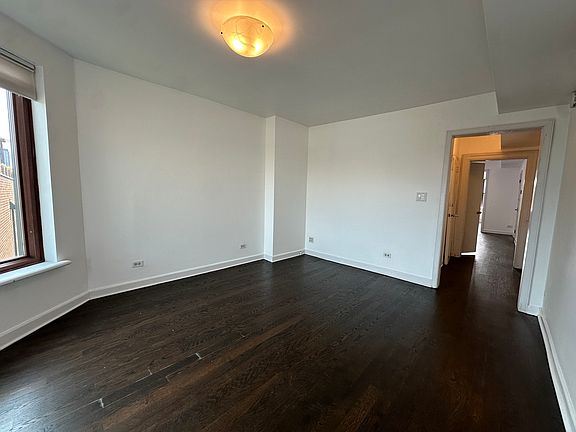 4th image of 607 N Noble St APT 4