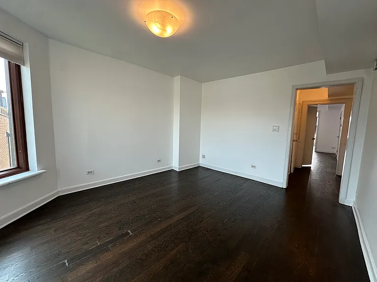 607 N Noble St #4 — Photo 4