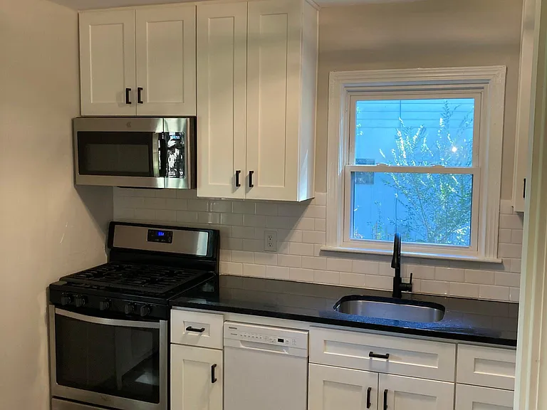 108 E Acres Dr SE — Photo 2