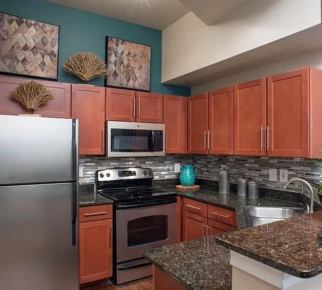 1201 Alexis Dr — Photo 2