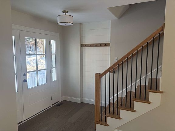 4th image of 130 Willard Rd