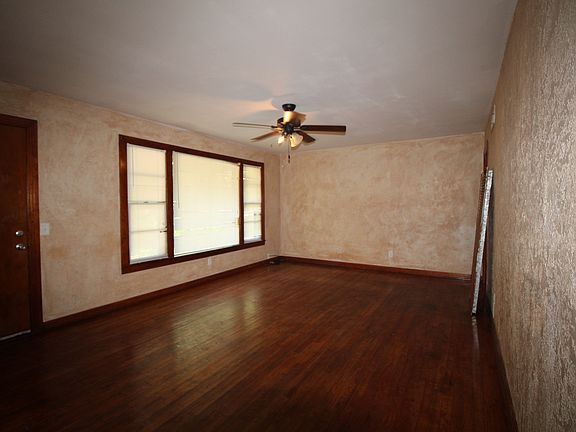 2nd image of 302 E Pirate Ave