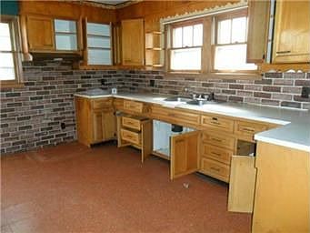 4th image of 2811 N 51st St