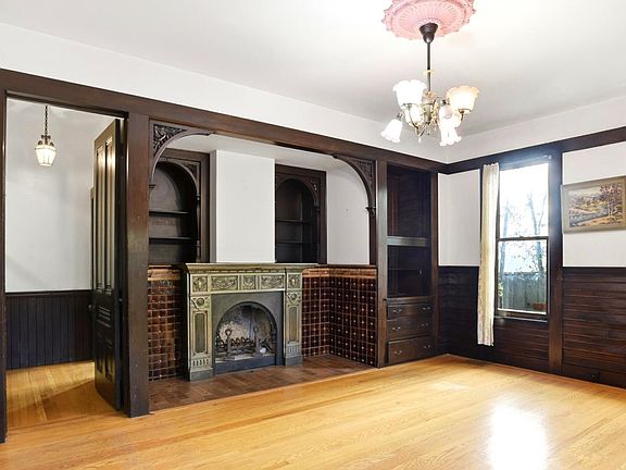 5th image of 137 Elm St