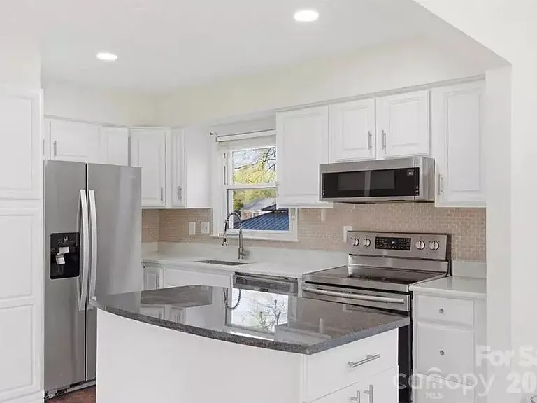 5810 Red Carriage Ln — Photo 4
