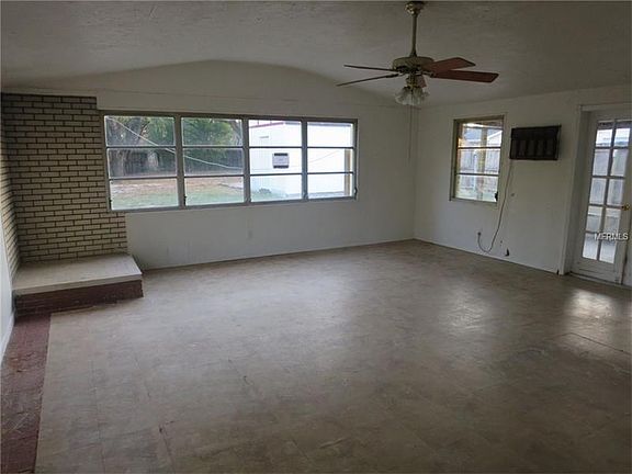 3rd image of 4817 E Poinsettia Ave