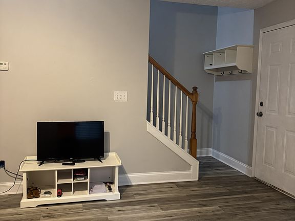 4th image of 30 Ridge Dr
