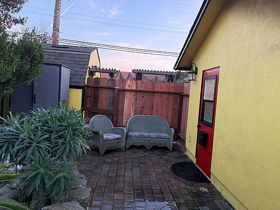 2nd image of 1325 Hilby Ave #1