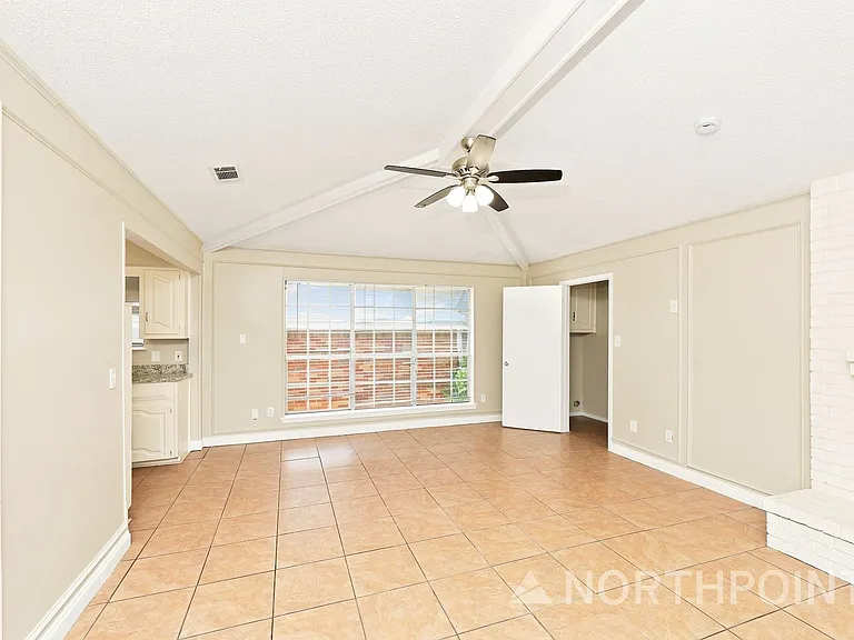 1315 Drury Dr — Photo 4