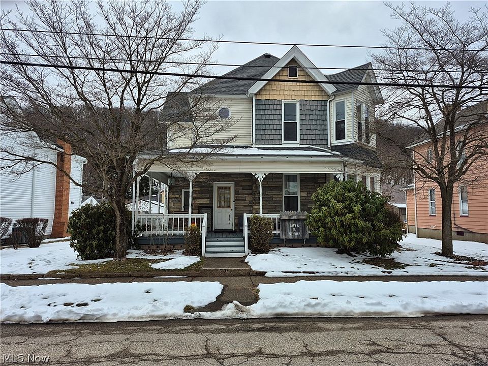 1st image of 902 2nd Ave
