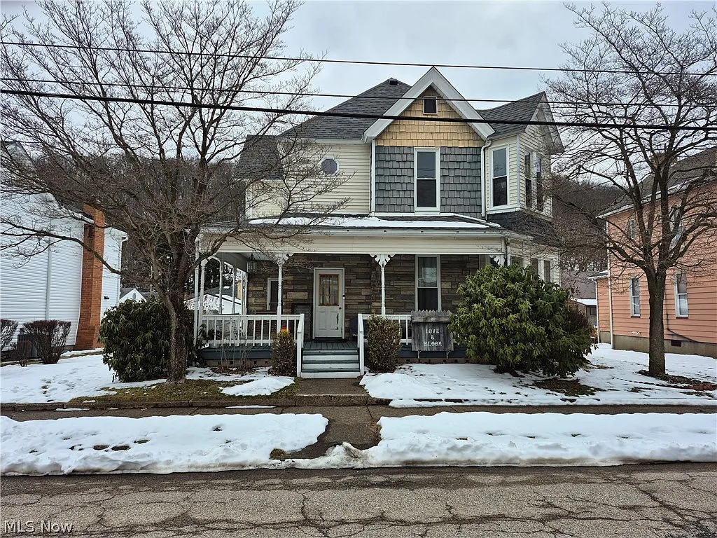 902 2nd Ave photo 1
