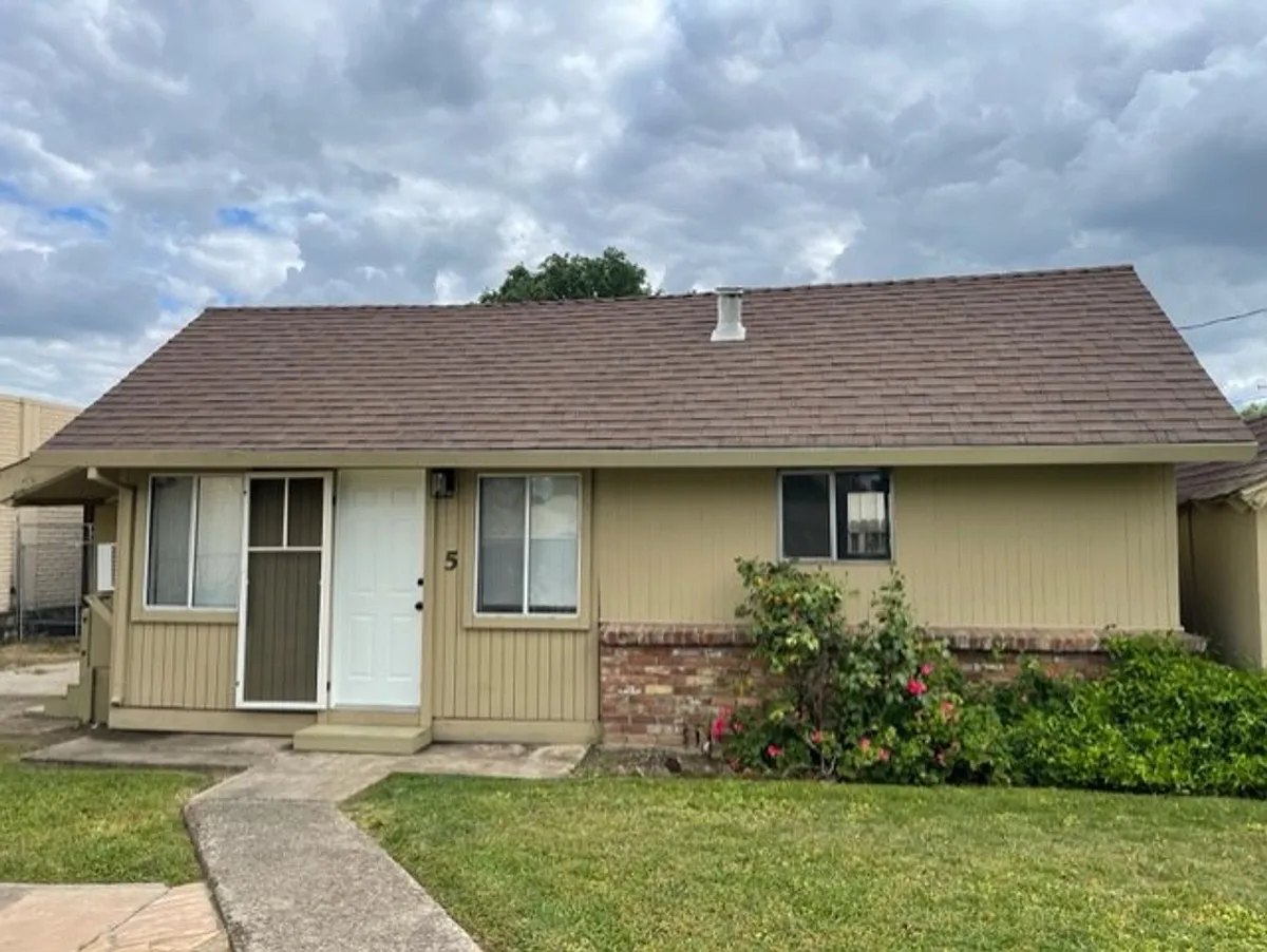 Building Photo - 4028 Leos Ln