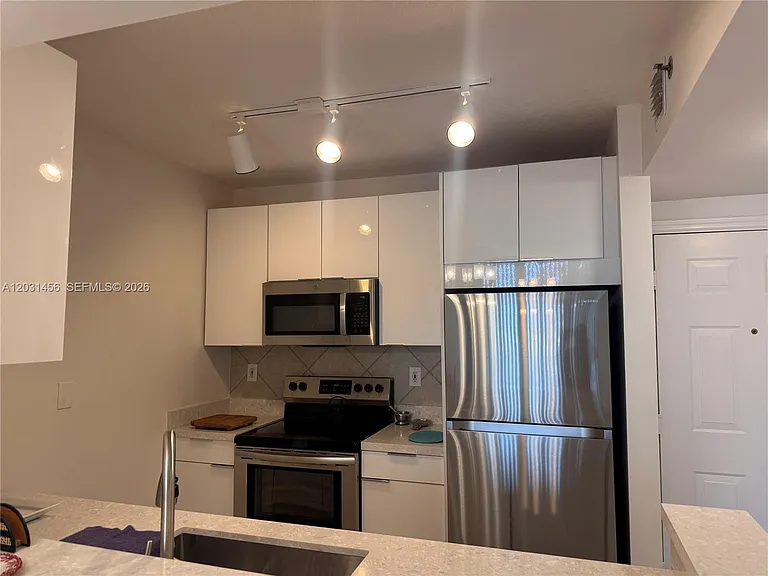 2665 SW 37th Ave #201 — Photo 27