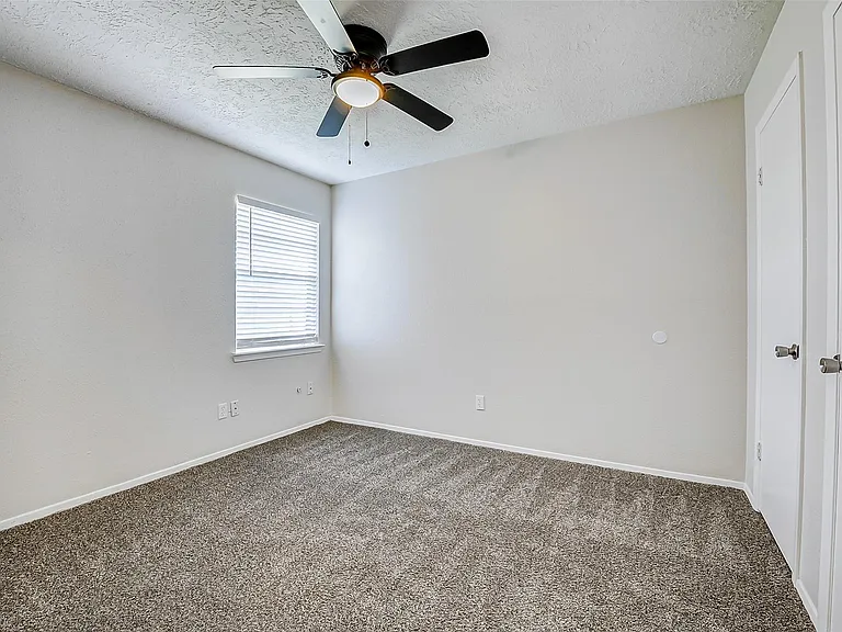 9842 Shell Rock Rd — Photo 13