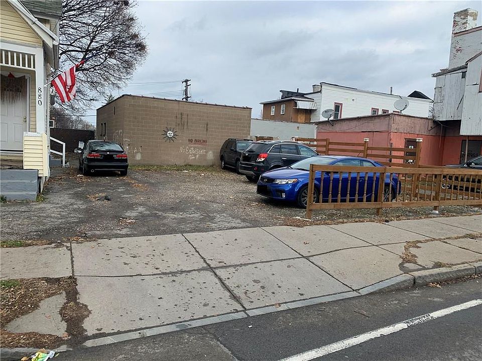 2nd image of 886 Clifford Ave