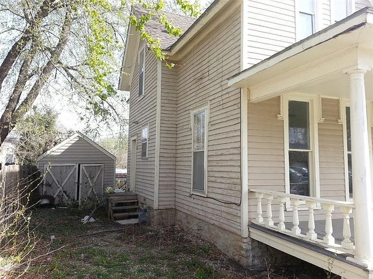 2nd image of 320 W 13th Ave