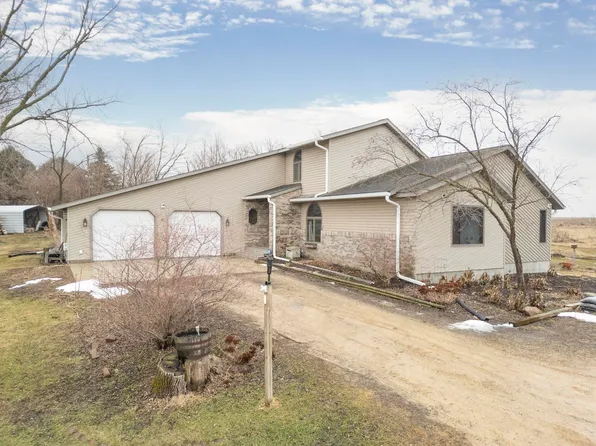 3182 Iowa Hwy #24, Lawler, IA 52154