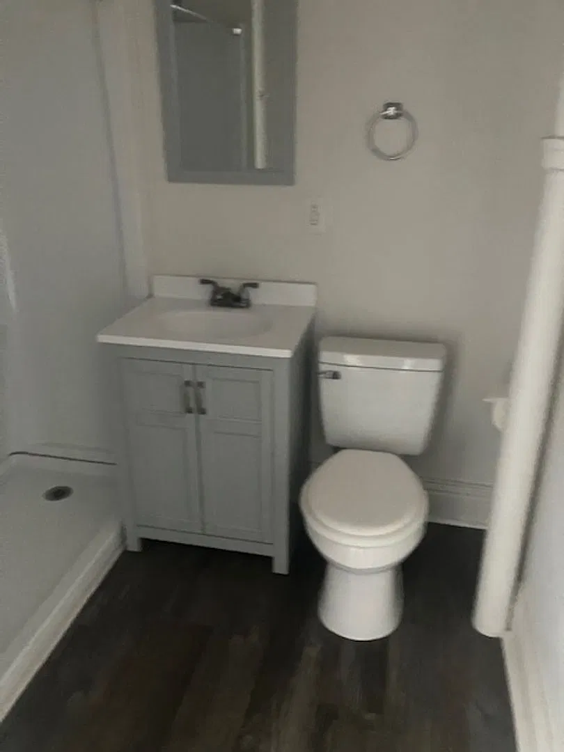 2 bed close to downtown — Photo 3