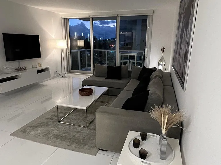 1000 West Ave #407 — Photo 3