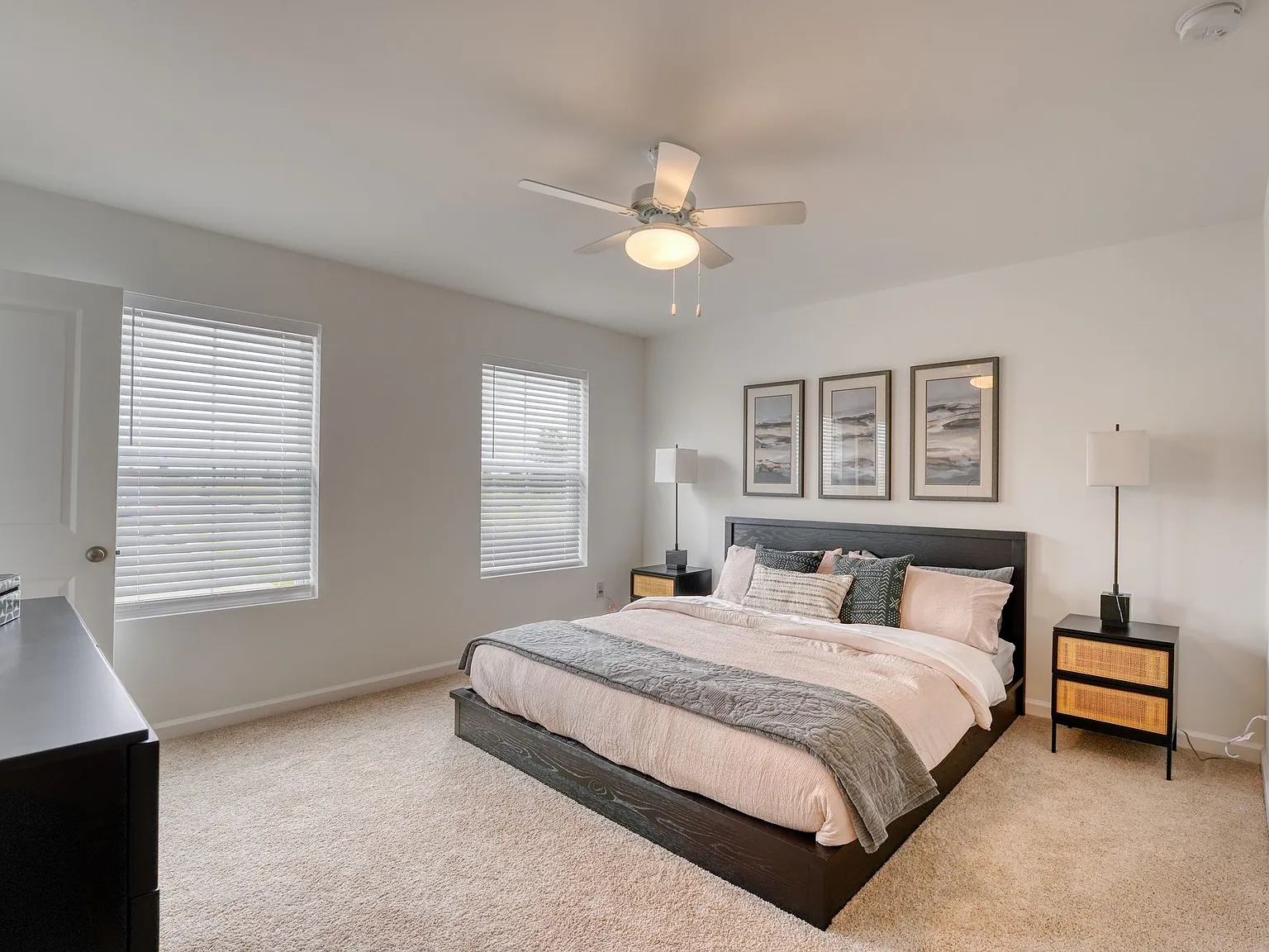 Windward Grove - Townhome Rentals — Photo 4