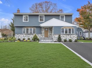 23 Catherwood Cres, Melville, NY 11747