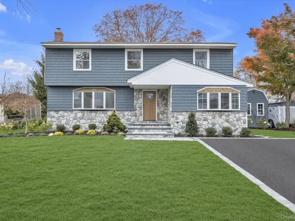23 Catherwood Crescent, Melville, NY 11747