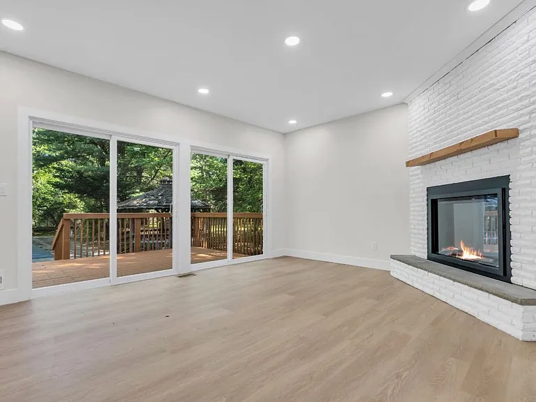 633 Eltone Rd — Photo 10
