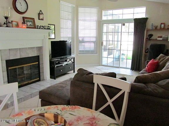 3rd image of 228 Charlemagne Cir