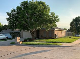 7300 Royal Oak Dr, Benbrook, TX 76126