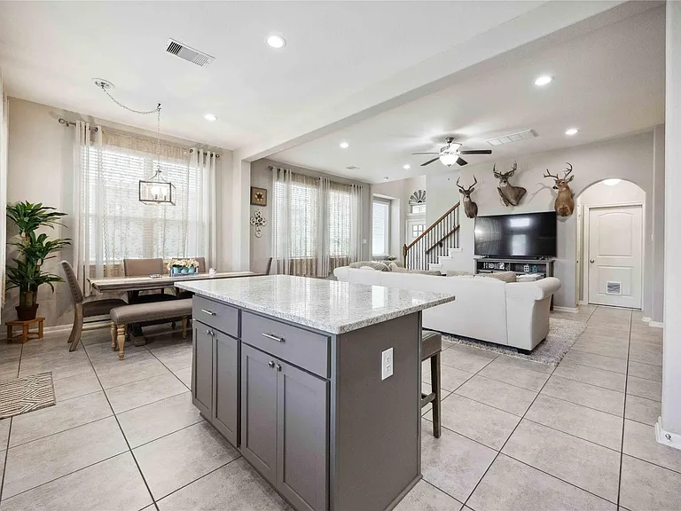 323 Biltmore Loop — Photo 12