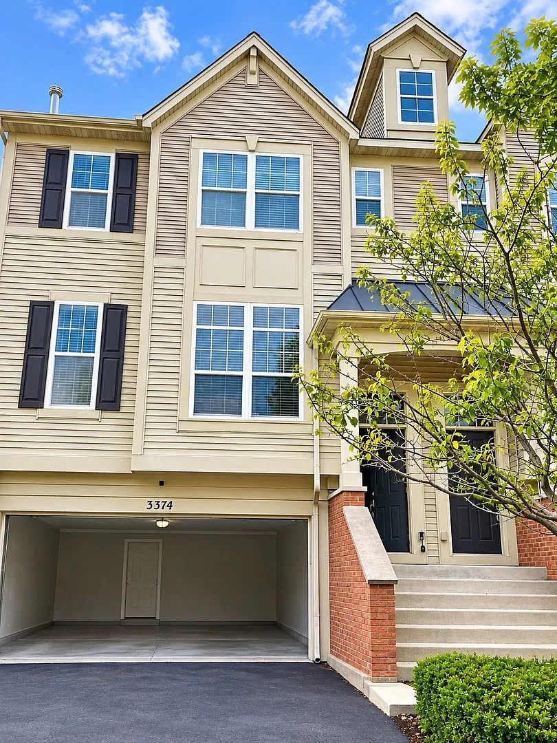 2 bed, 2.5 bath, 1864 sqft, $2,450 — Photo 1