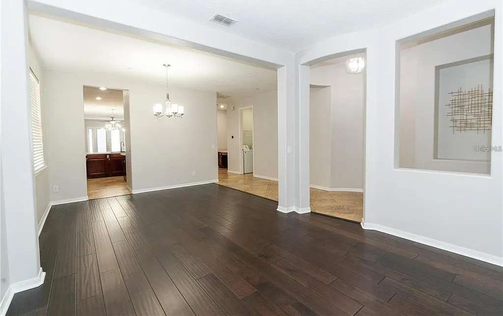 3 bed, 2.0 bath, 2112 sqft, $2,700 — Photo 3