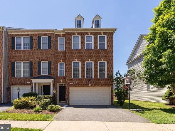 12753 Heron Ridge Dr, Fairfax, VA 22030