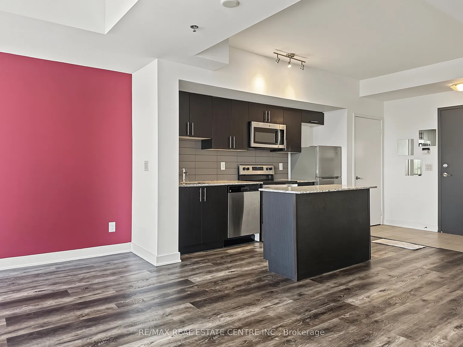 Eleven Superior Condos — Photo 4