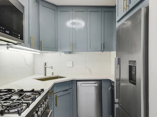 305 East 24th Street image 3 of 9