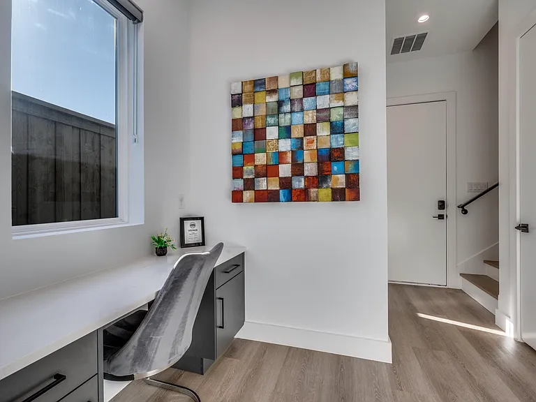 2308 Douglas Ave — Photo 9