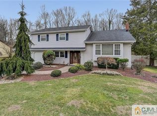 17 Fletcher Dr, Morganville, NJ 07751